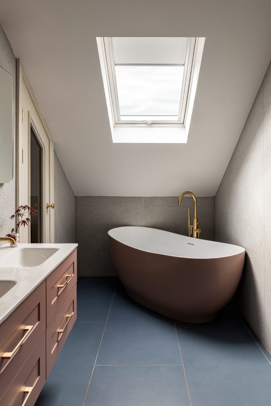 Freestanding bath under a skylight